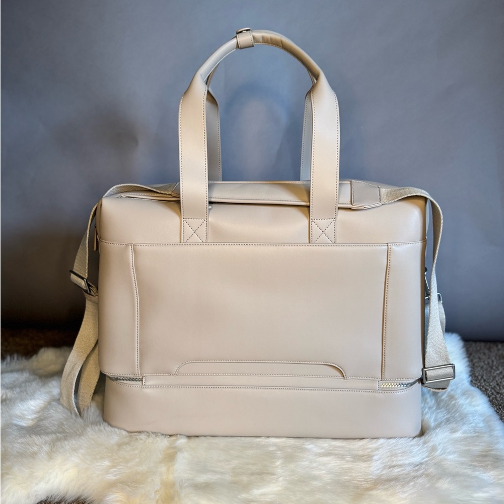 MONOS Metro Weekender - Ivory - Vegan Leather Travel Luggage - Picture 4 of 16